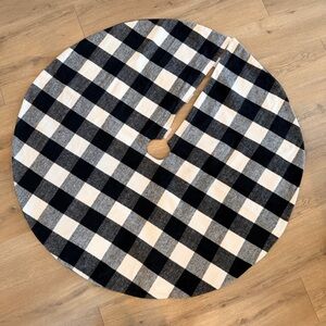 46” Buffalo Plaid Tree Skirt with Velcro Fasteners.